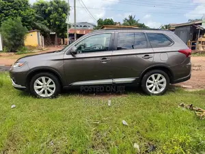 Mitsubishi Outlander 2016
