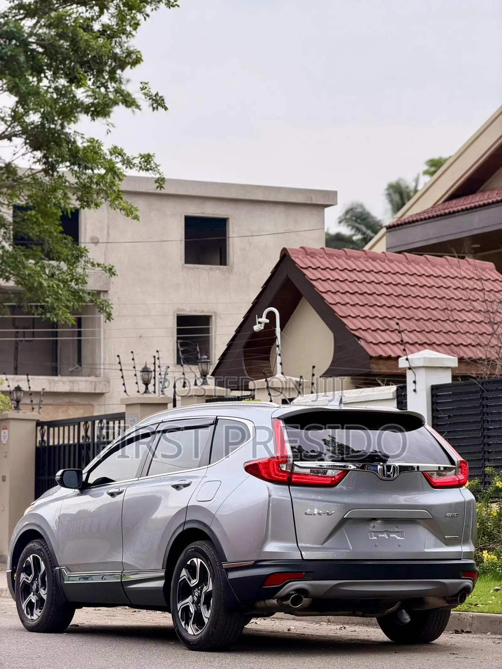 Honda CR-V Touring 4dr SUV AWD (1.5L 4cyl CVT) 2017 Silver