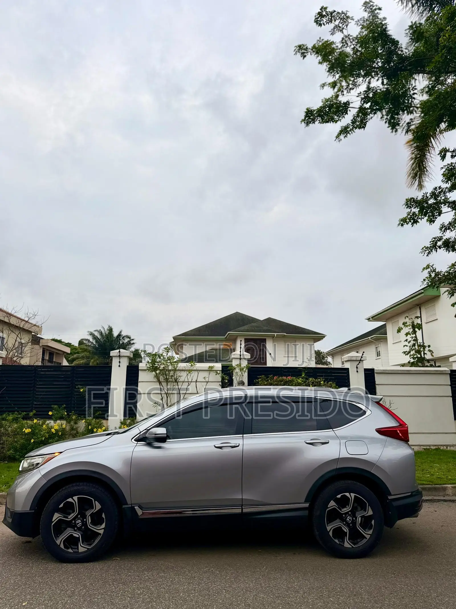 Honda CR-V Touring 4dr SUV AWD (1.5L 4cyl CVT) 2017 Silver