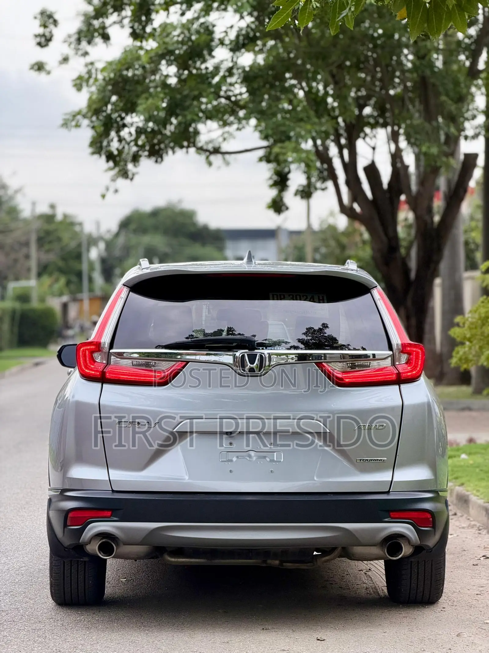 Honda CR-V Touring 4dr SUV AWD (1.5L 4cyl CVT) 2017 Silver