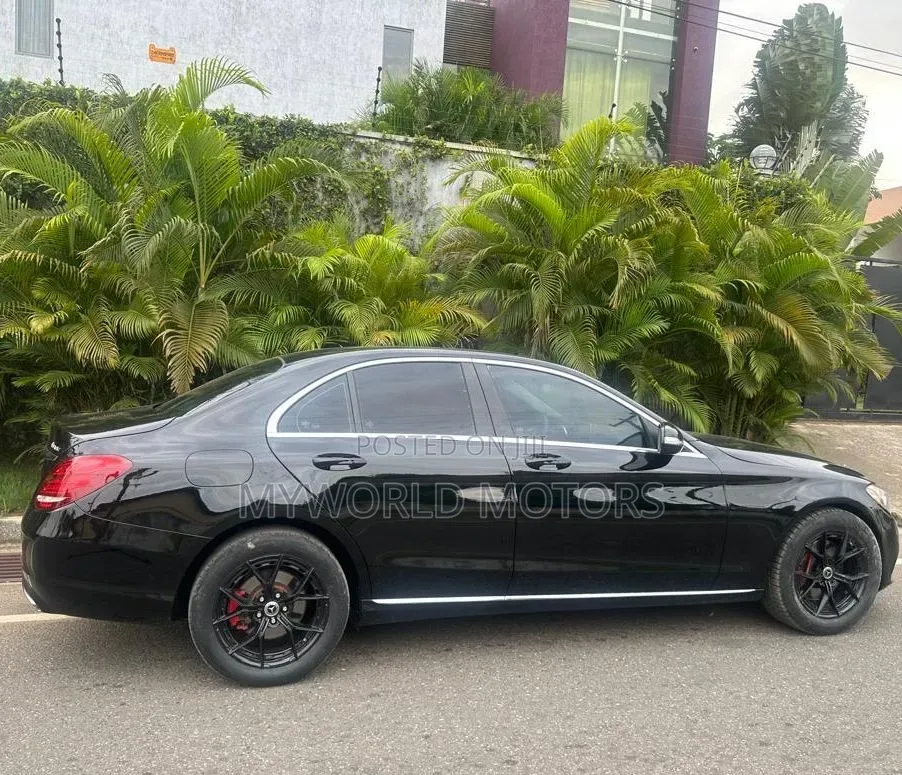 Mercedes-Benz C300 2015 Black
