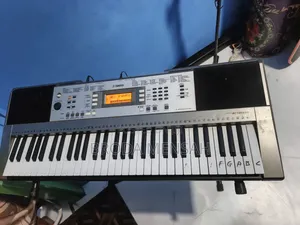 Yamaha PSR E353