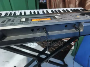 Yamaha PSR E353