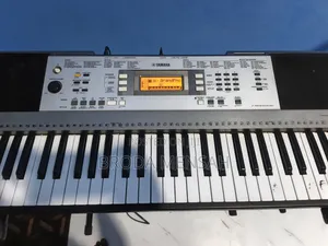 Yamaha PSR E353