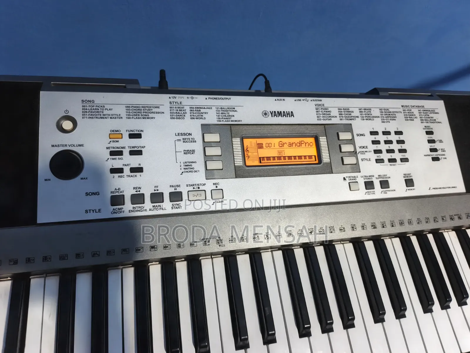 Yamaha PSR E353