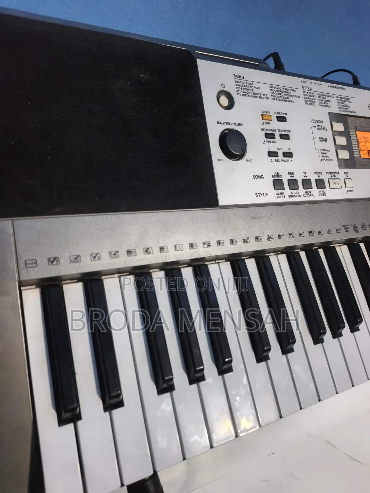 Yamaha PSR E353