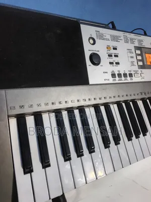 Yamaha PSR E353