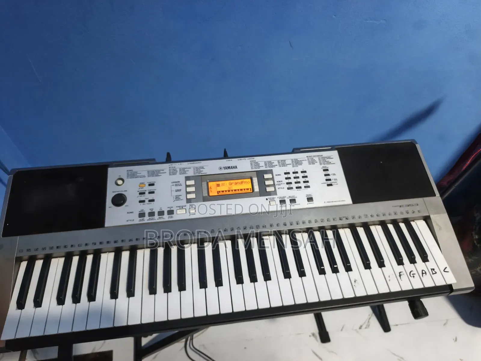 Yamaha PSR E353