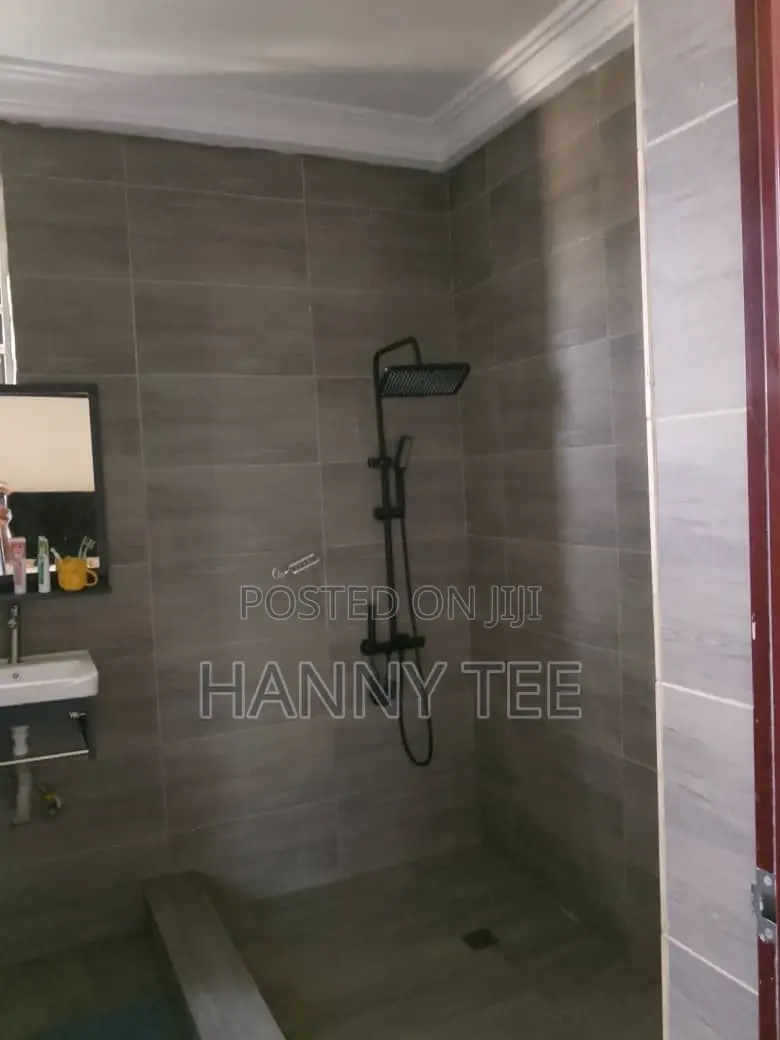 4bdrm Duplex in Lake Side Estate for rent