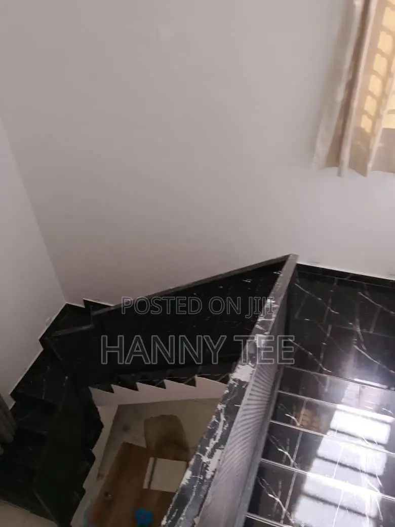 4bdrm Duplex in Lake Side Estate for rent