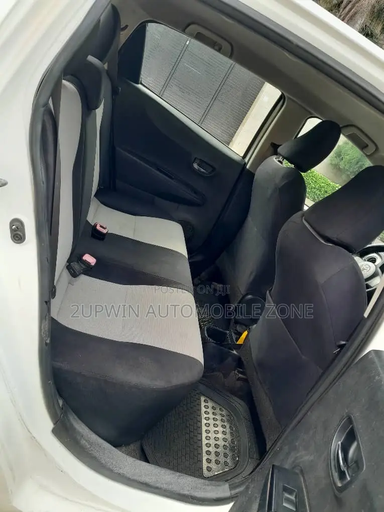 Toyota Yaris 2013 White