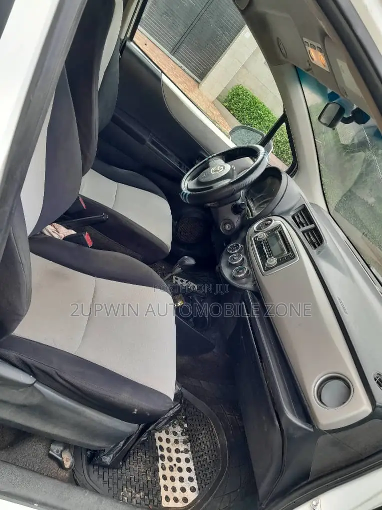 Toyota Yaris 2013 White