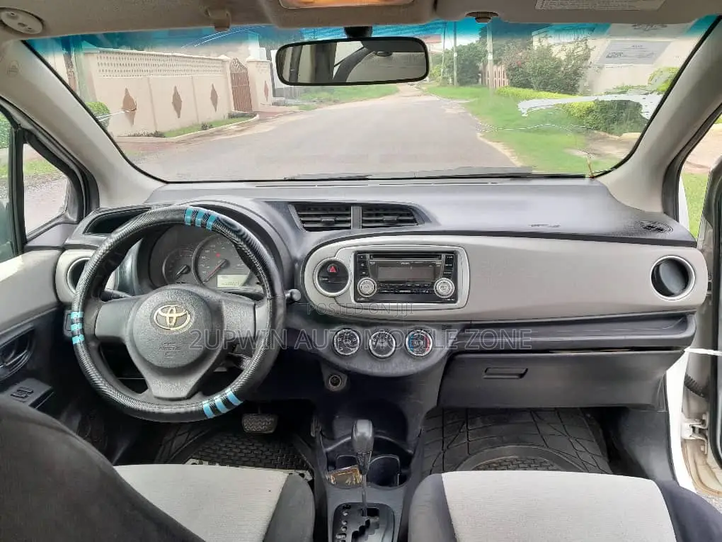 Toyota Yaris 2013 White