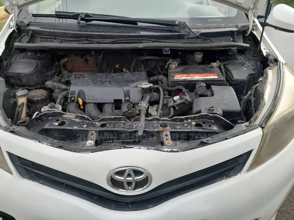 Toyota Yaris 2013 White