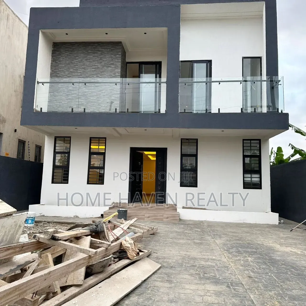 4bdrm House in Ashaley Botwe, Little Roses Area for sale