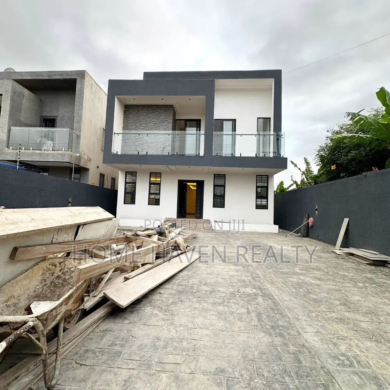 4bdrm House in Ashaley Botwe, Little Roses Area for sale