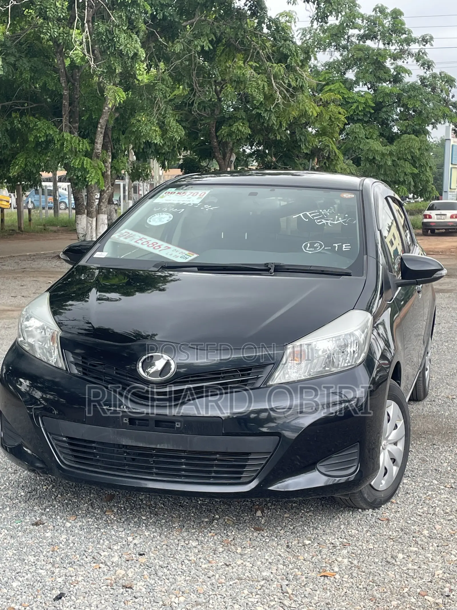 Toyota Vitz 1.3 AWD 5dr 2013 Black