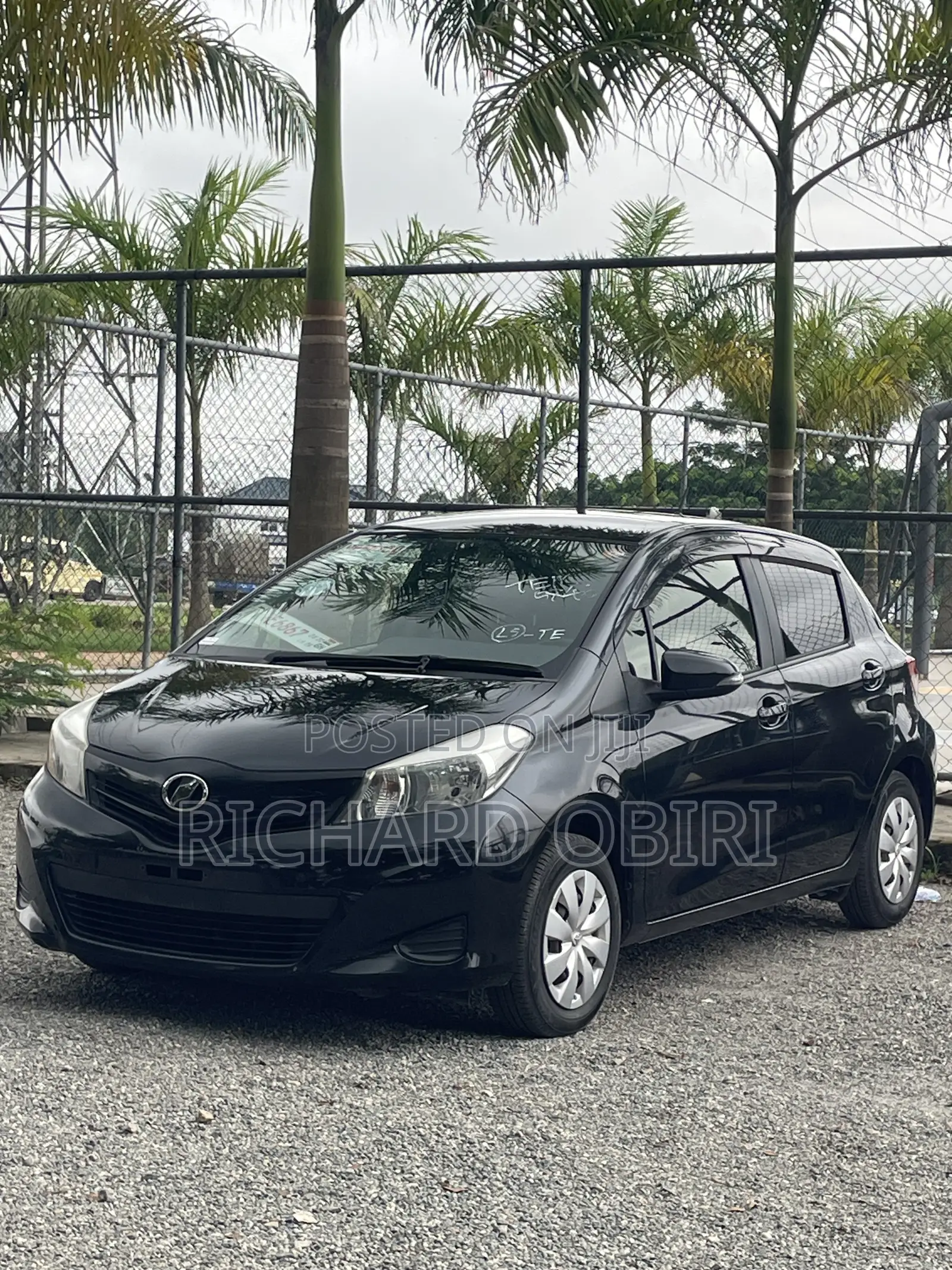Toyota Vitz 1.3 AWD 5dr 2013 Black