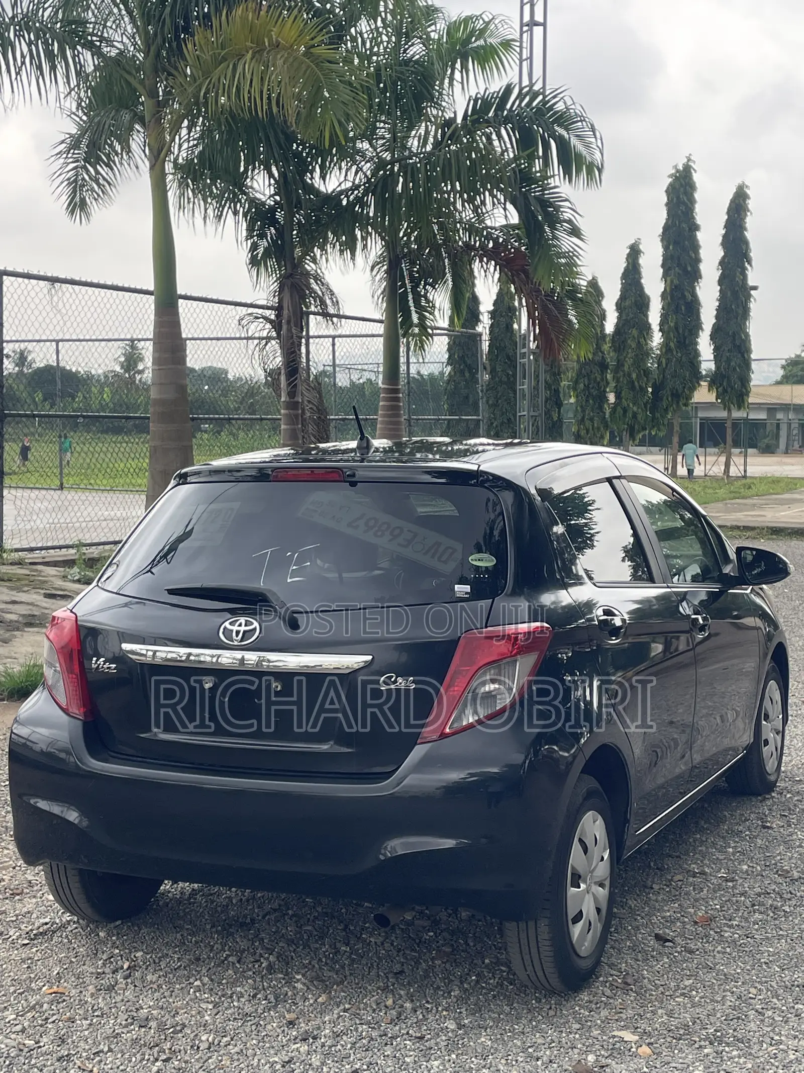Toyota Vitz 1.3 AWD 5dr 2013 Black