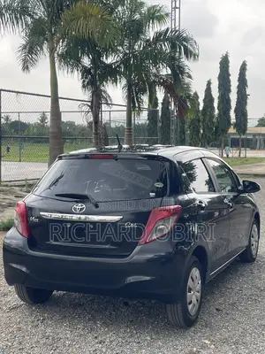 Toyota Vitz 1.3 AWD 5dr 2013 Black