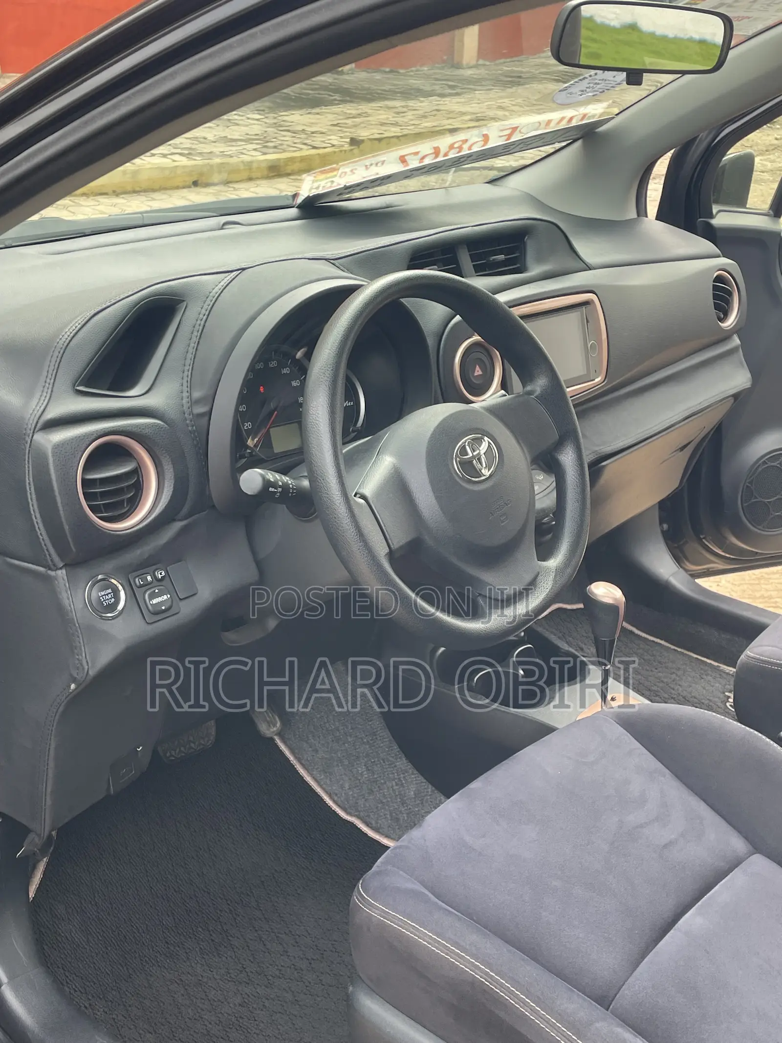 Toyota Vitz 1.3 AWD 5dr 2013 Black