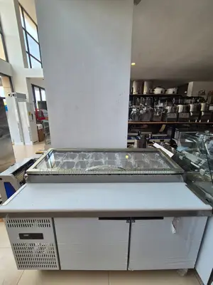 Commercial Tabletop Salad Bar and Undercounter Fridge
