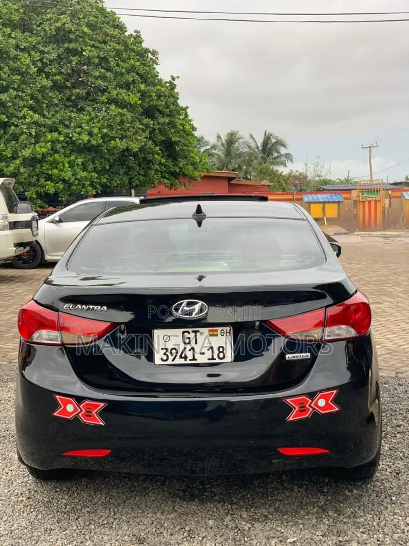 Hyundai Elantra Limited Sedan FWD (1.8L 4cyl 6A) 2013 Black