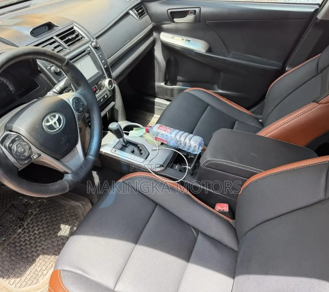 Toyota Camry SE 4dr Sedan (2.5L 4cyl 6A) 2014 Red