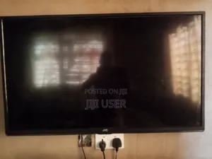 40"Jvc Full Hd Led Tv With Cracked Screen