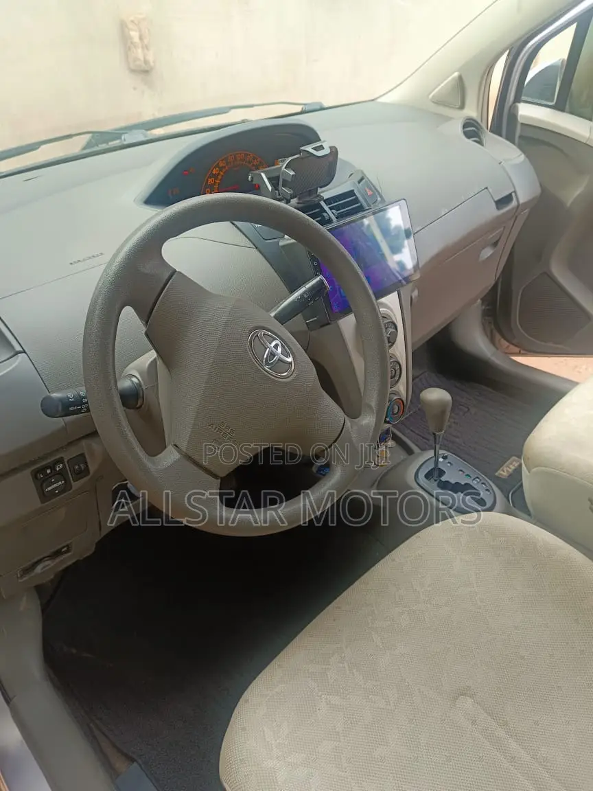 Toyota Vitz 1.3 AWD 3dr 2010 Silver