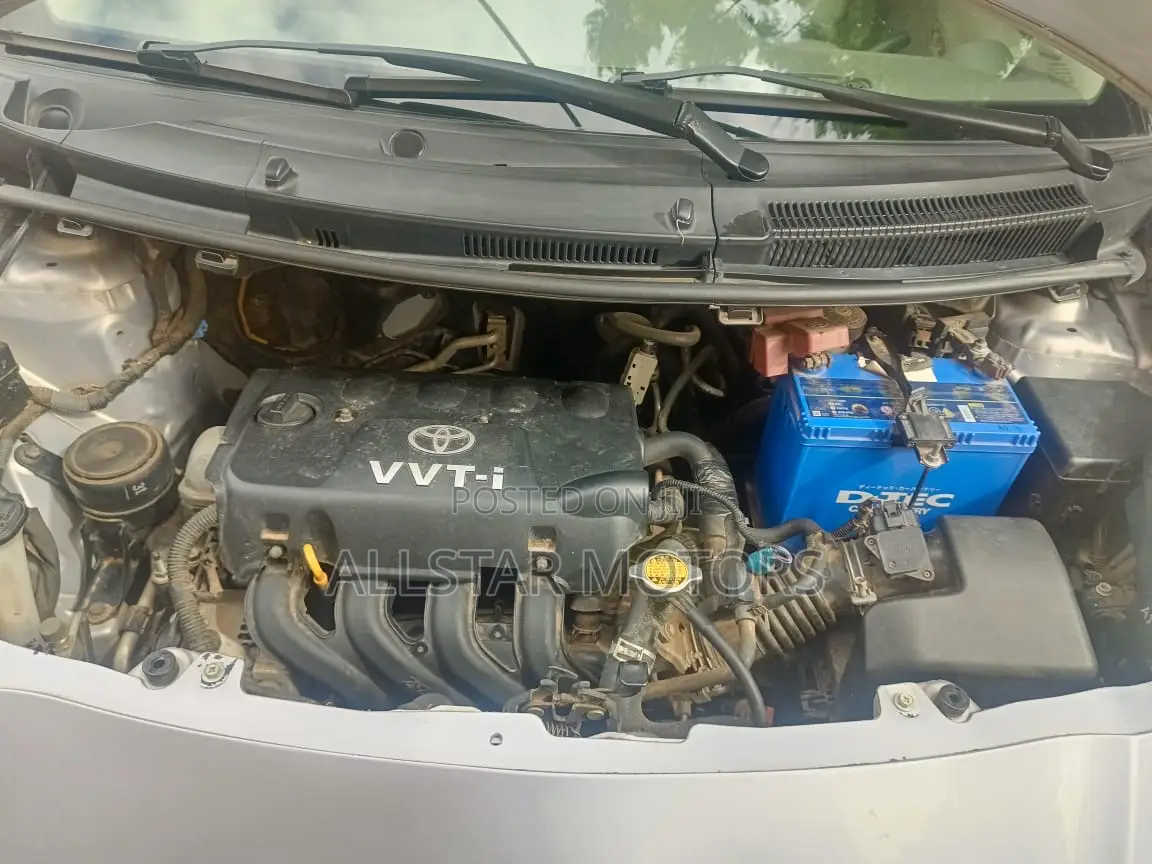 Toyota Vitz 1.3 AWD 3dr 2010 Silver