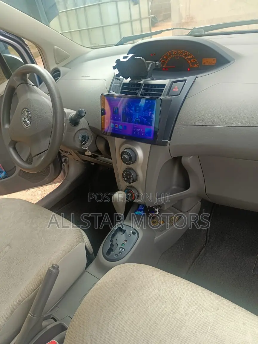 Toyota Vitz 1.3 AWD 3dr 2010 Silver