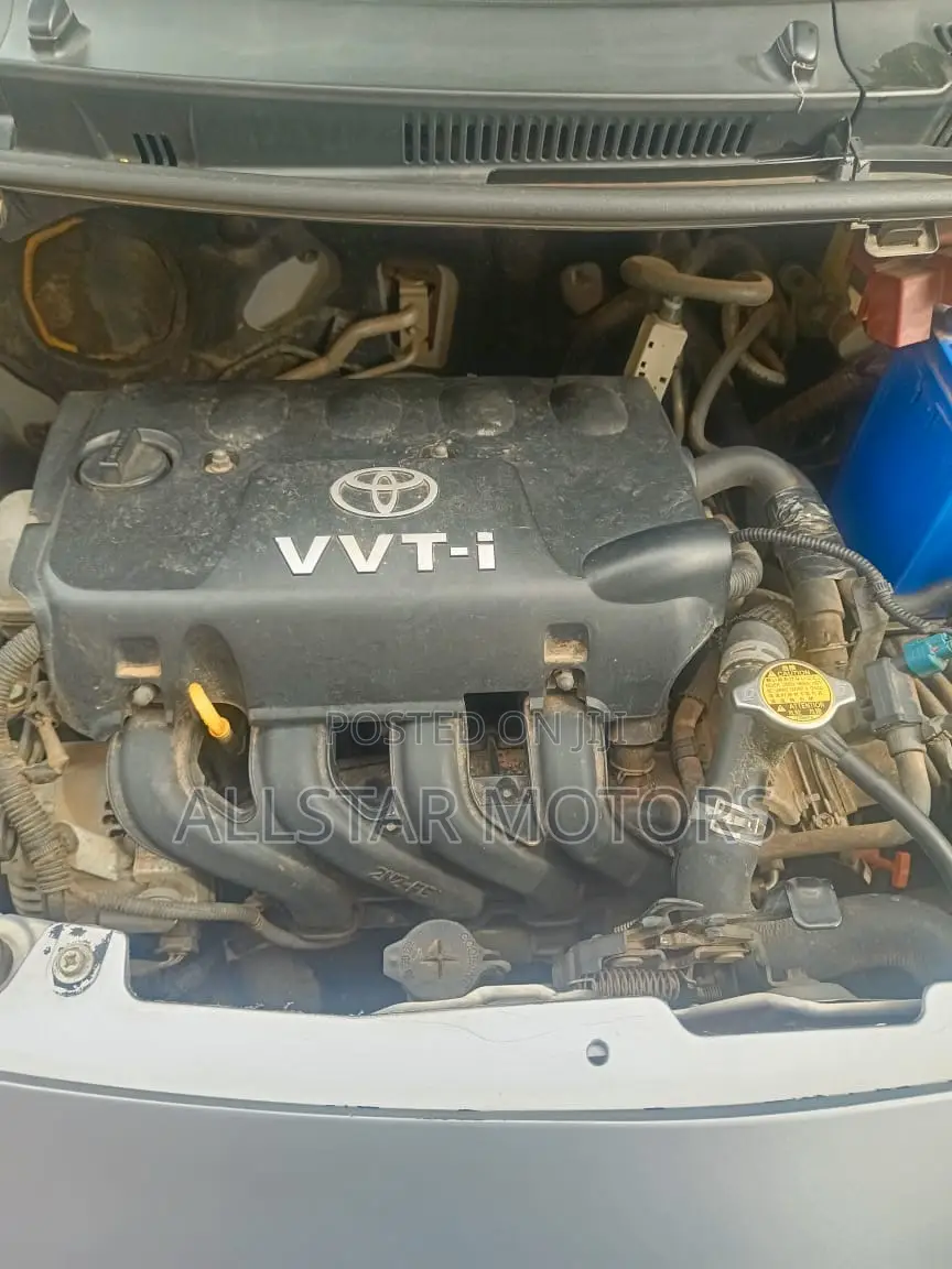 Toyota Vitz 1.3 AWD 3dr 2010 Silver