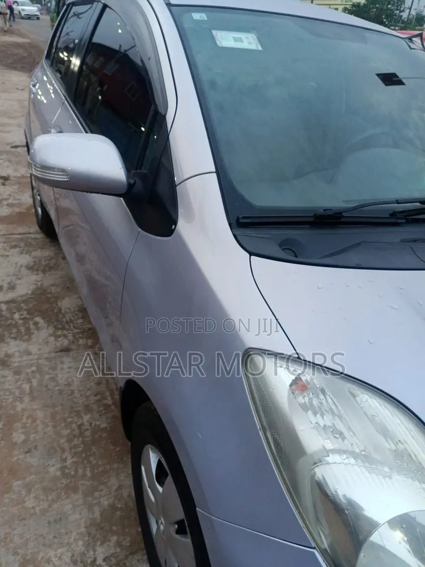 Toyota Vitz 1.3 AWD 3dr 2010 Silver