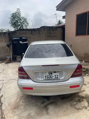 Mercedes-Benz C180 2023 Silver