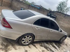 Mercedes-Benz C180 2023 Silver