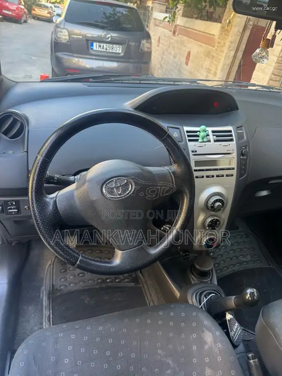 Toyota Yaris 2010 Gray