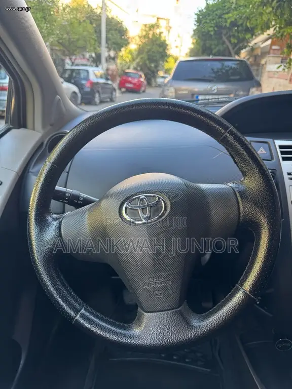 Toyota Yaris 2010 Gray