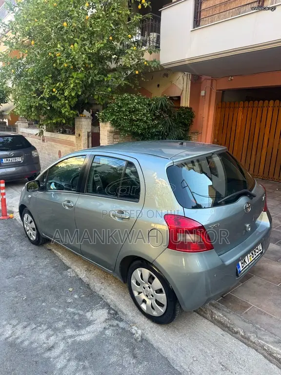 Toyota Yaris 2010 Gray