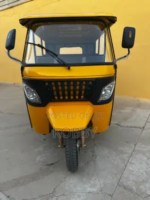 New Arc Vector 2025 Yellow