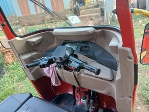 Bajaj Avenger 150 Street 2025 Red