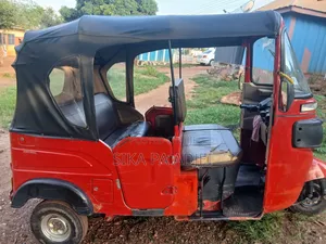 Bajaj Avenger 150 Street 2025 Red