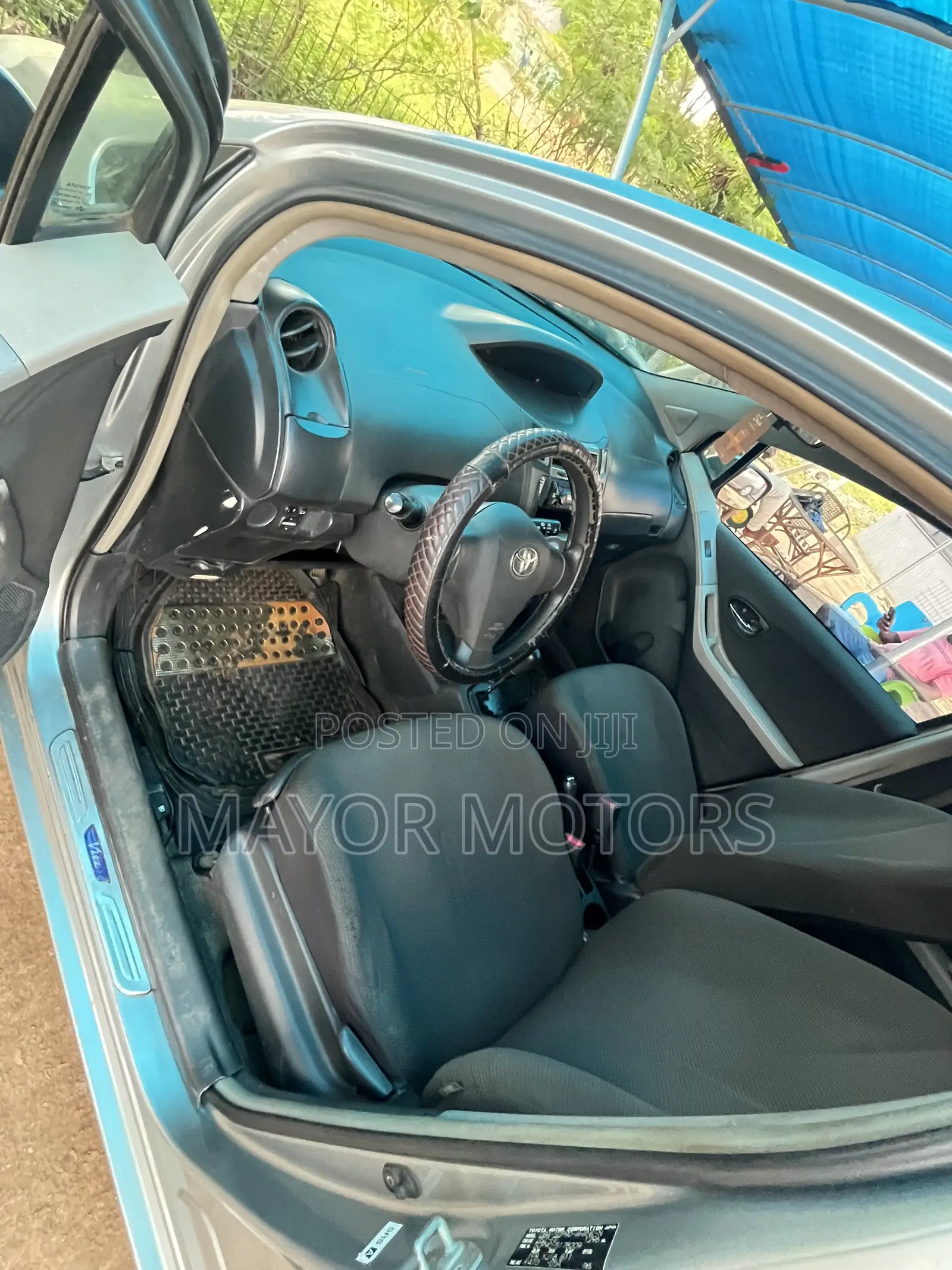 Toyota Vitz 1.0 FWD 3dr 2010 Gray