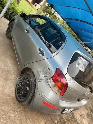 Toyota Vitz 1.0 FWD 3dr 2010 Gray