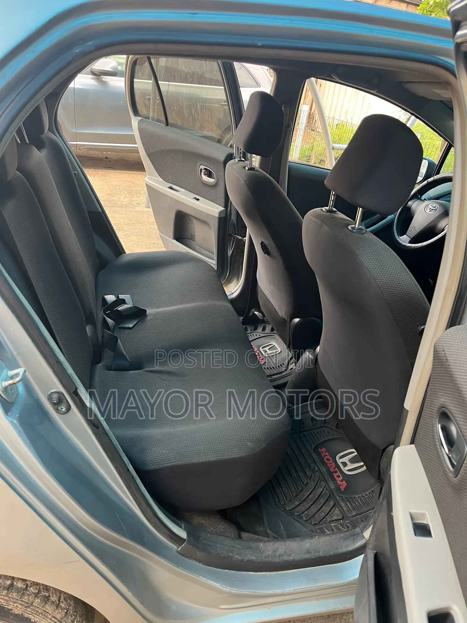 Toyota Vitz 1.0 FWD 3dr 2010 Gray