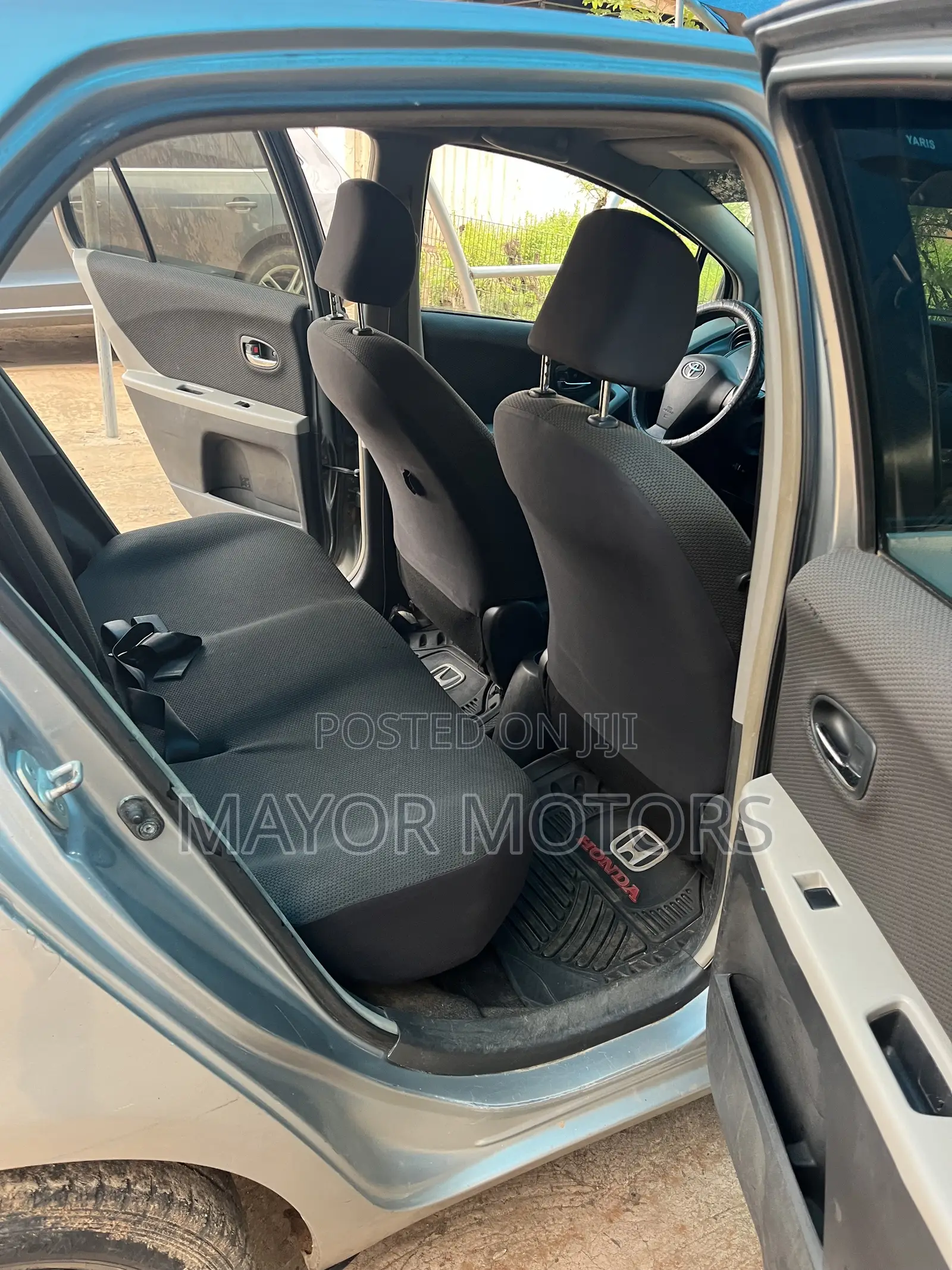 Toyota Vitz 1.0 FWD 3dr 2010 Gray
