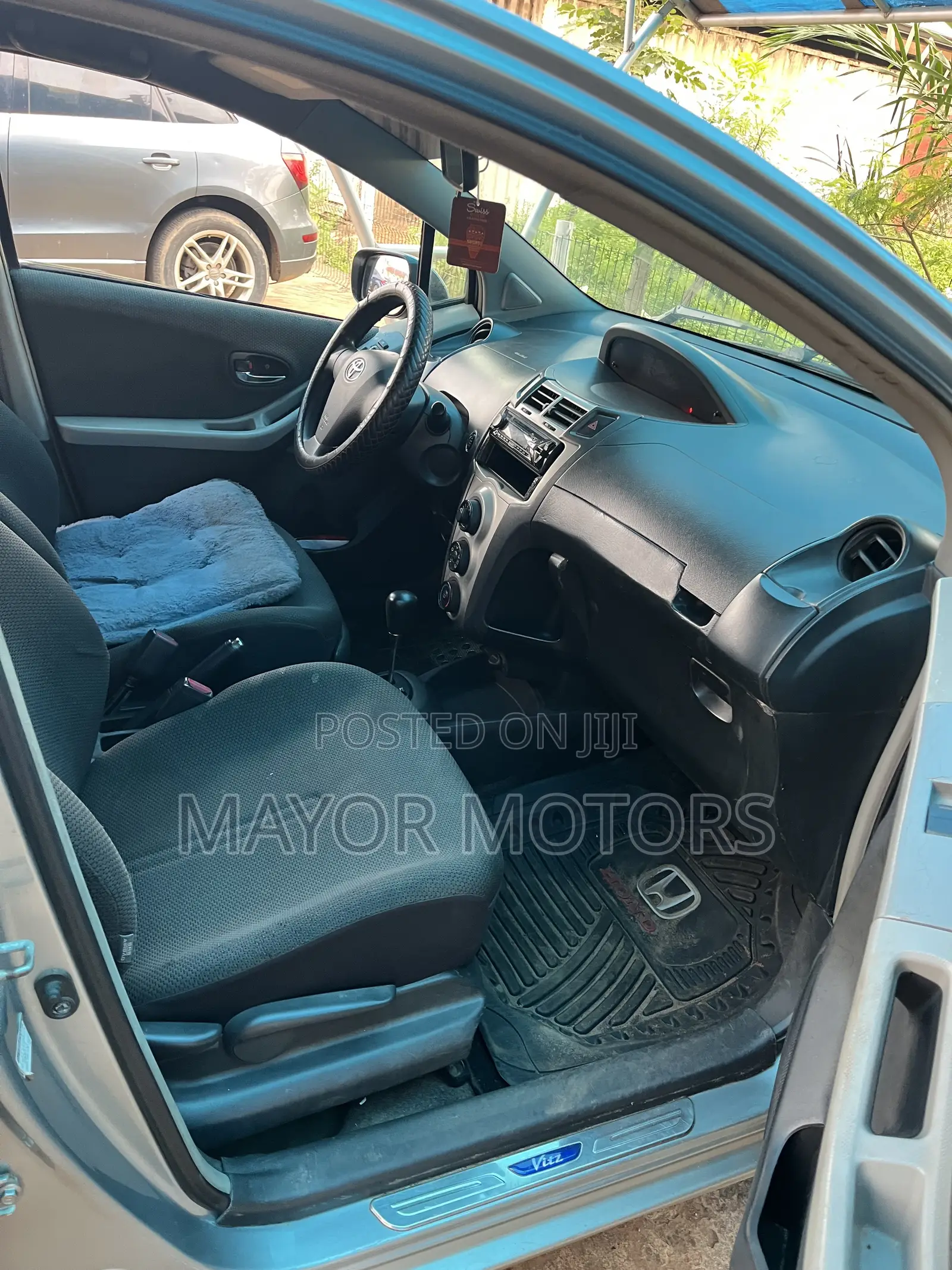 Toyota Vitz 1.0 FWD 3dr 2010 Gray