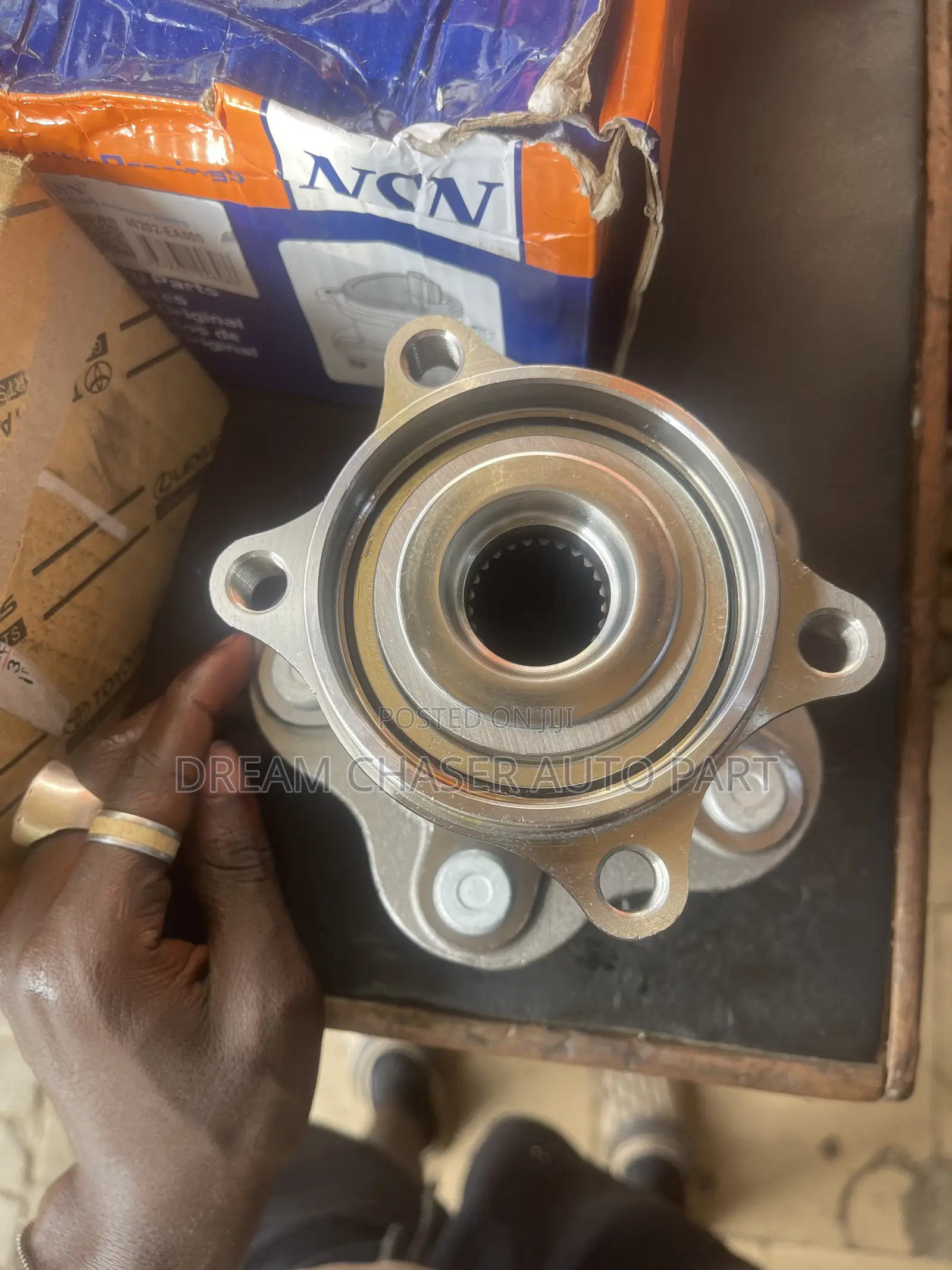 Nissan Rouge 2013-18 4x4 Front Hub Original