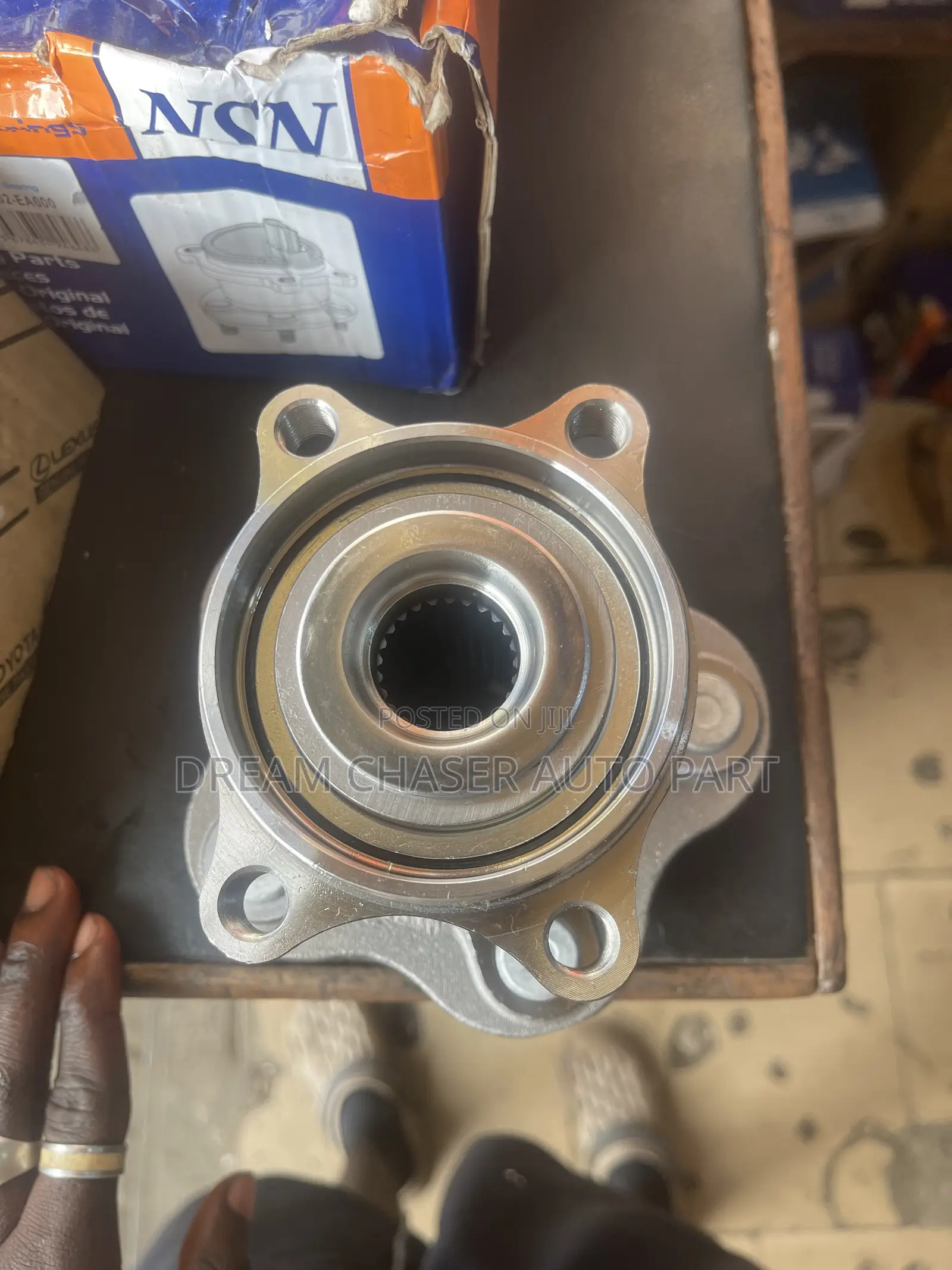 Nissan Rouge 2013-18 4x4 Front Hub Original