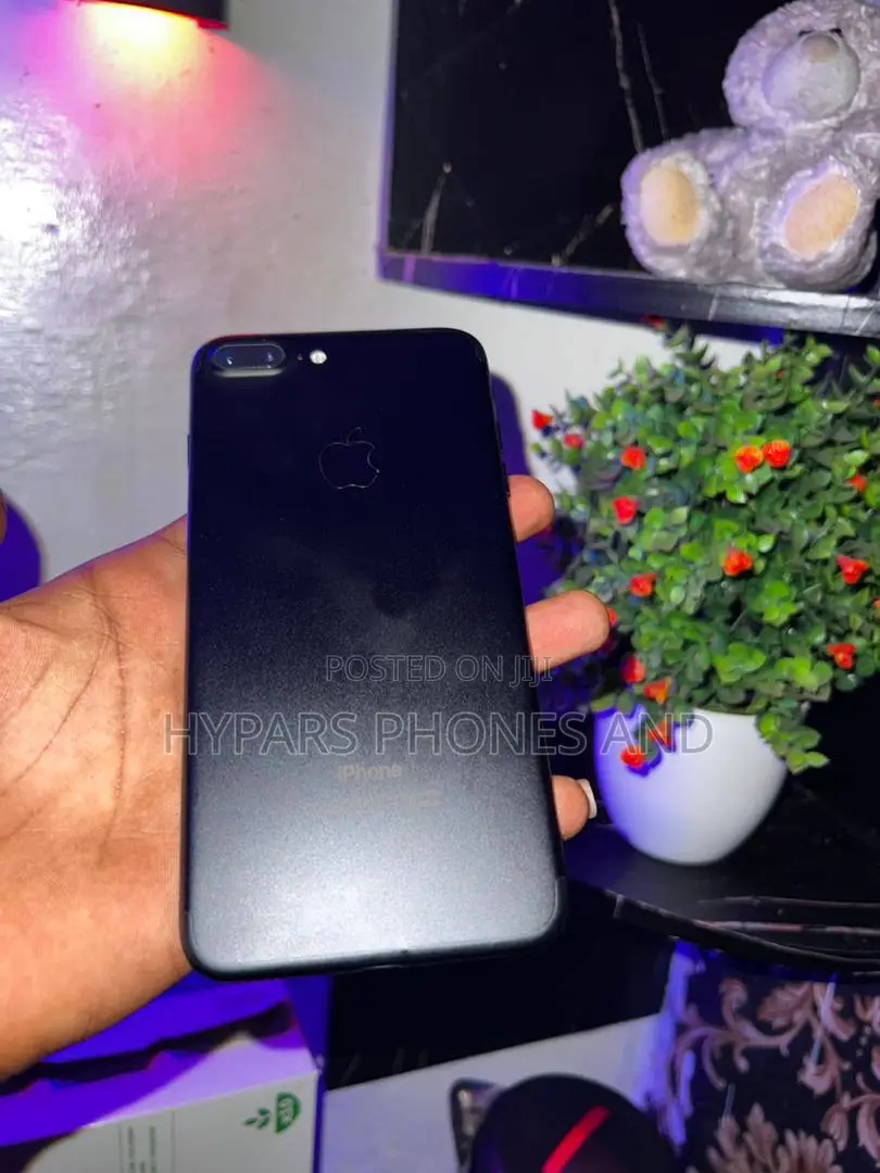 New Apple iPhone 7 Plus 128 GB Black